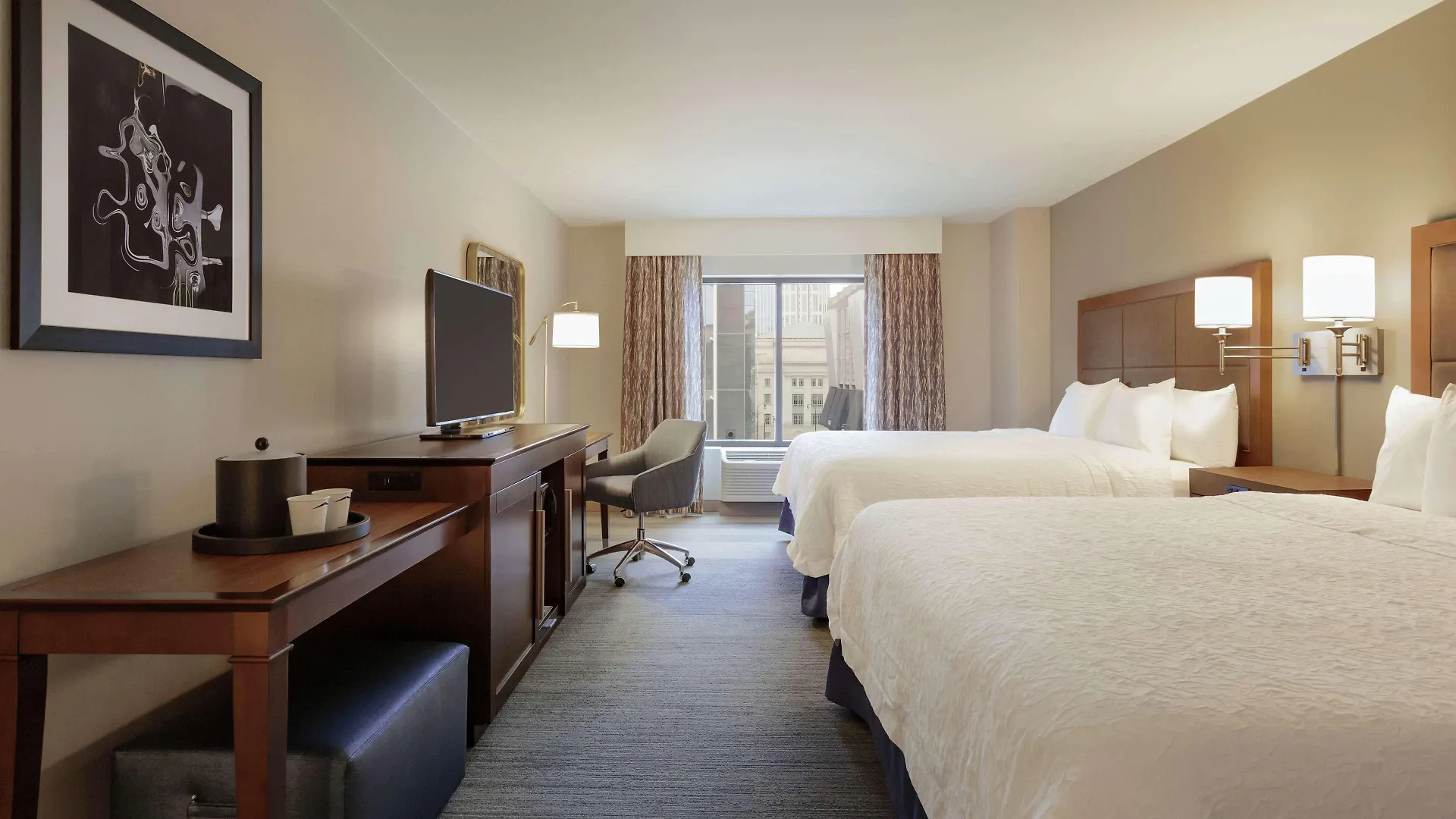 Hampton Inn & Suites Nashville-Downtown 3*, Nashville