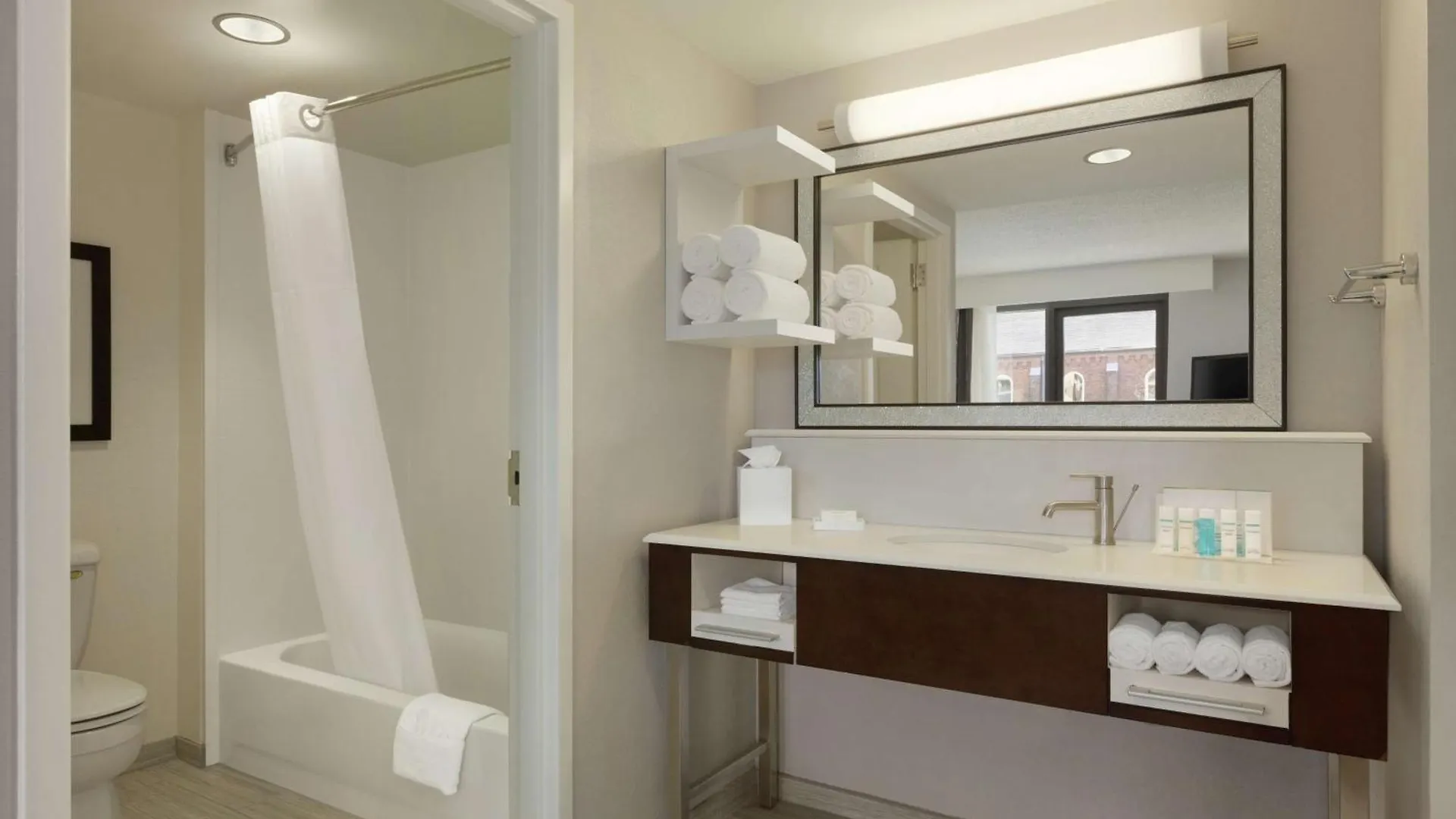 Hampton Inn & Suites Nashville-Downtown