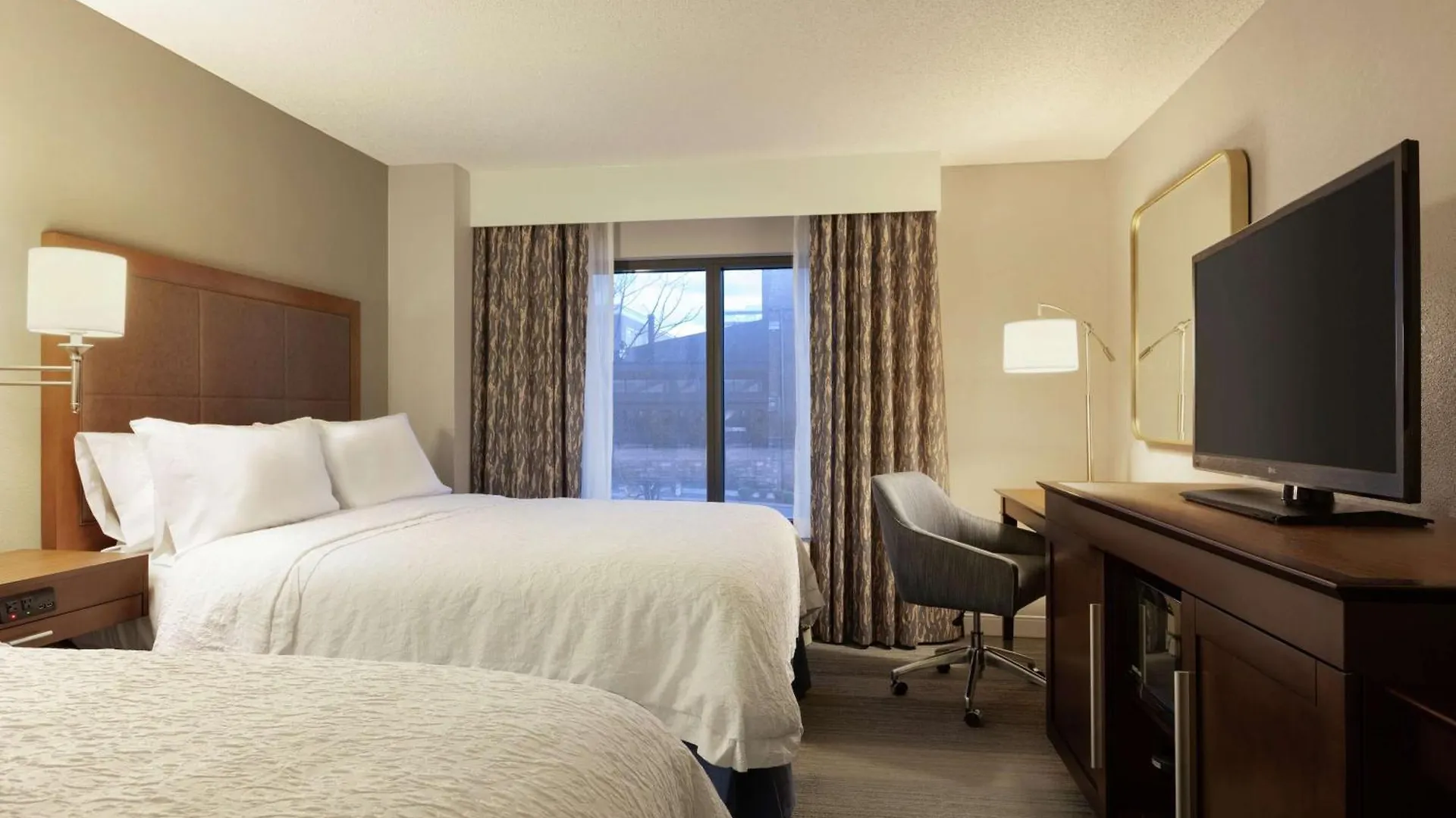 Hampton Inn & Suites Nashville-Downtown 3*, Nashville