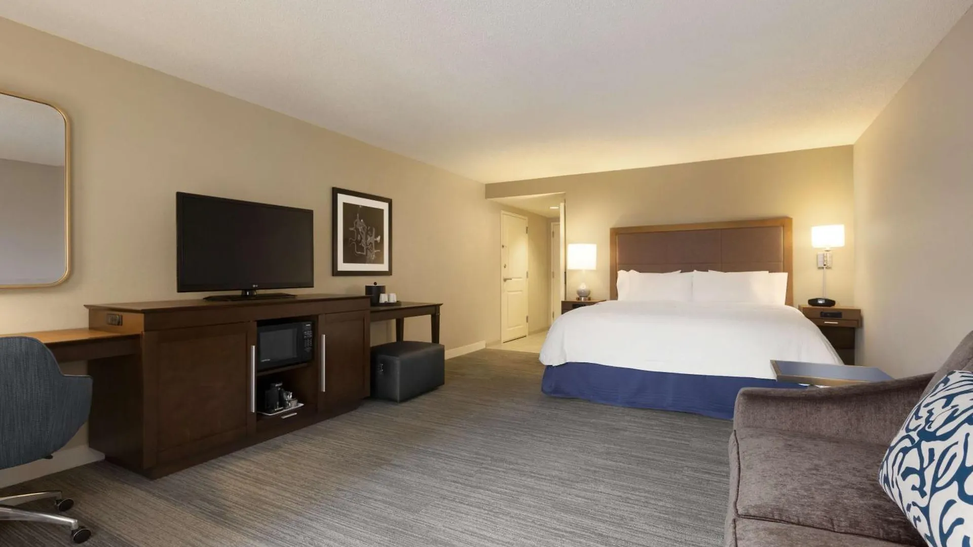 Hampton Inn & Suites Nashville-Downtown 3*, Nashville