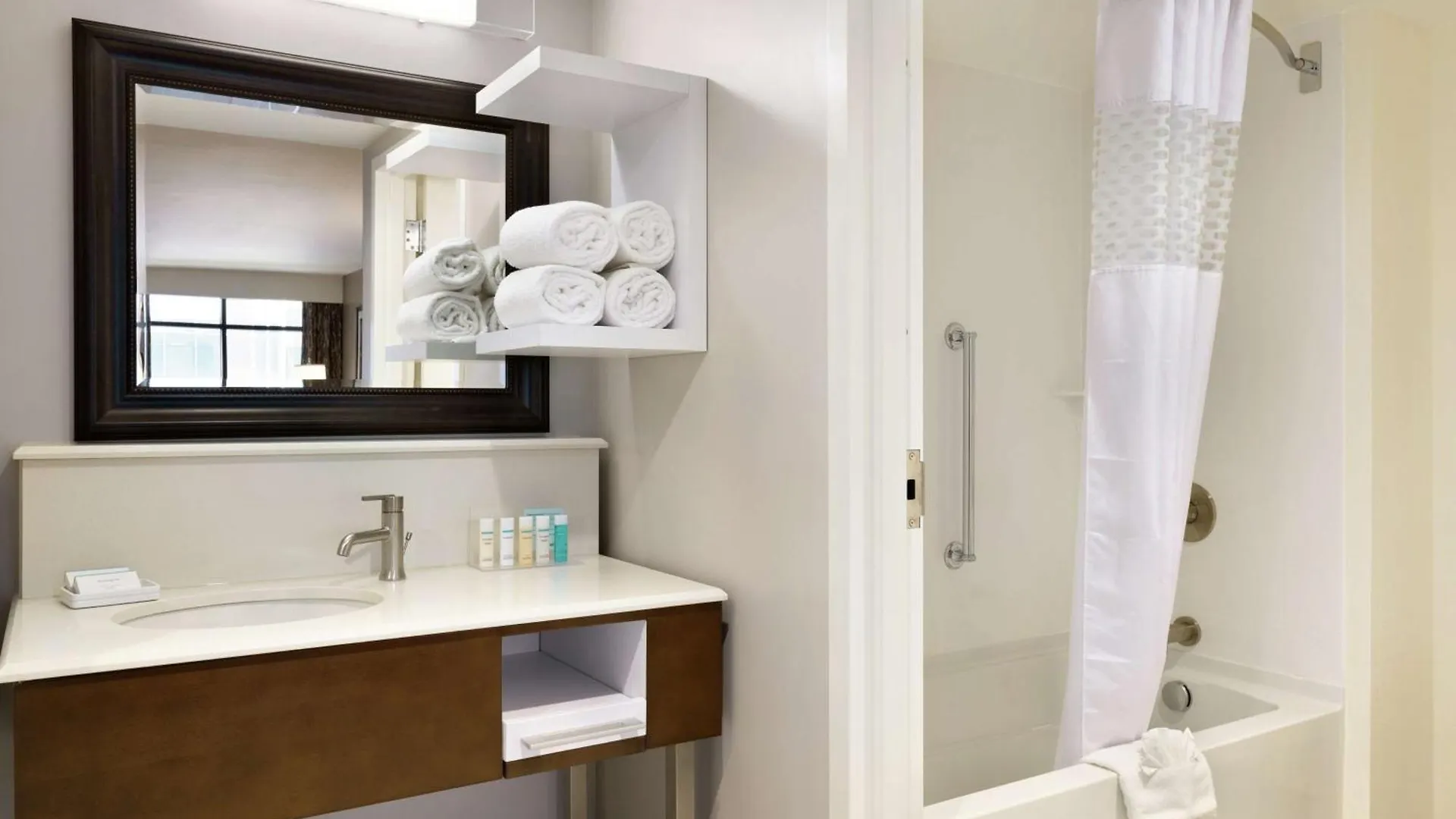 Hampton Inn & Suites Nashville-Downtown 3*, Nashville