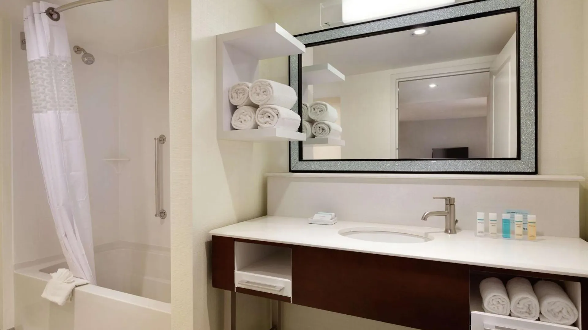 Hampton Inn & Suites Nashville-Downtown