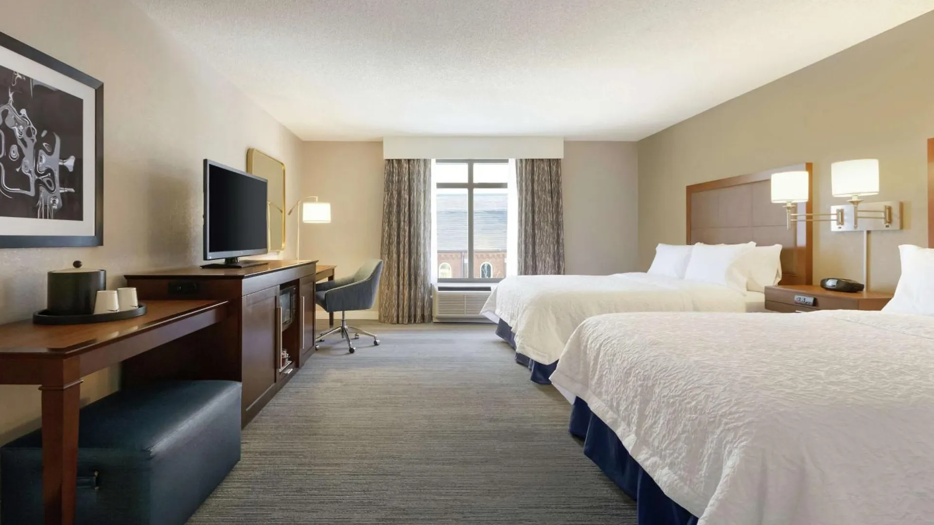 Hampton Inn & Suites Nashville-Downtown