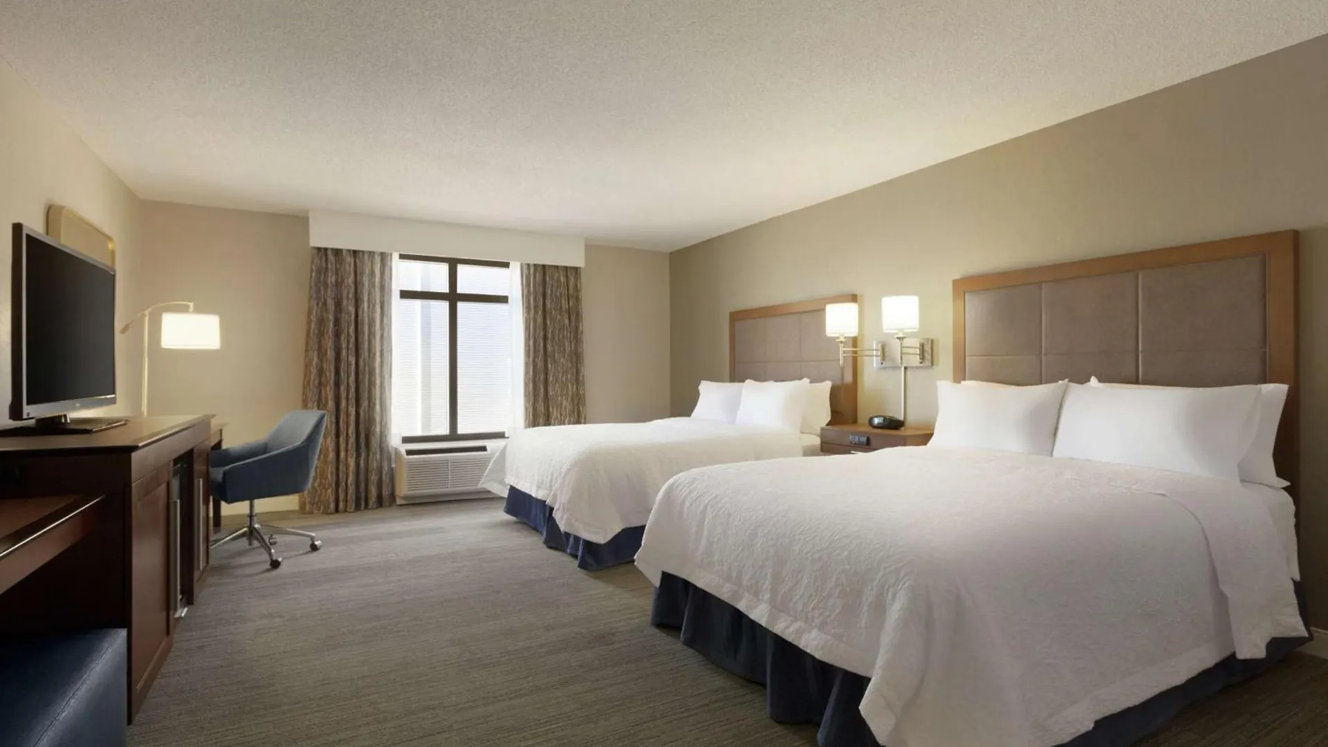 Hampton Inn & Suites Nashville-Downtown Nashville