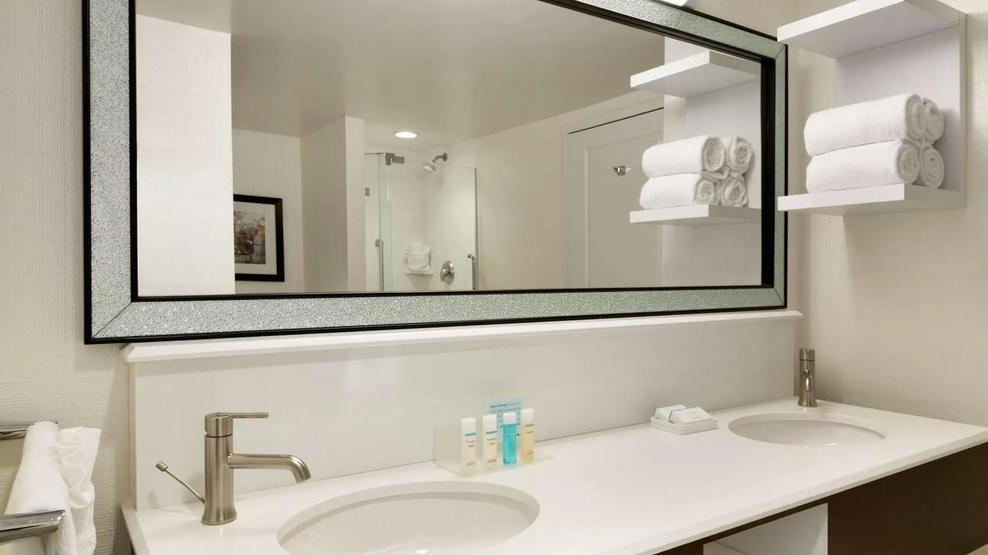 Hampton Inn & Suites Nashville-Downtown Hotel