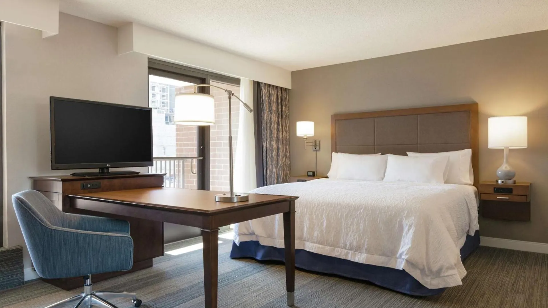 Hampton Inn & Suites Nashville-Downtown