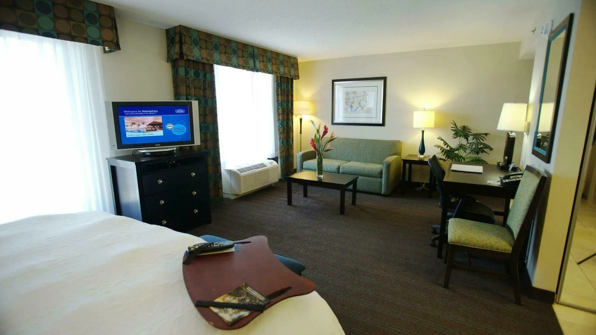 Hampton Inn & Suites Nashville-Downtown Nashville